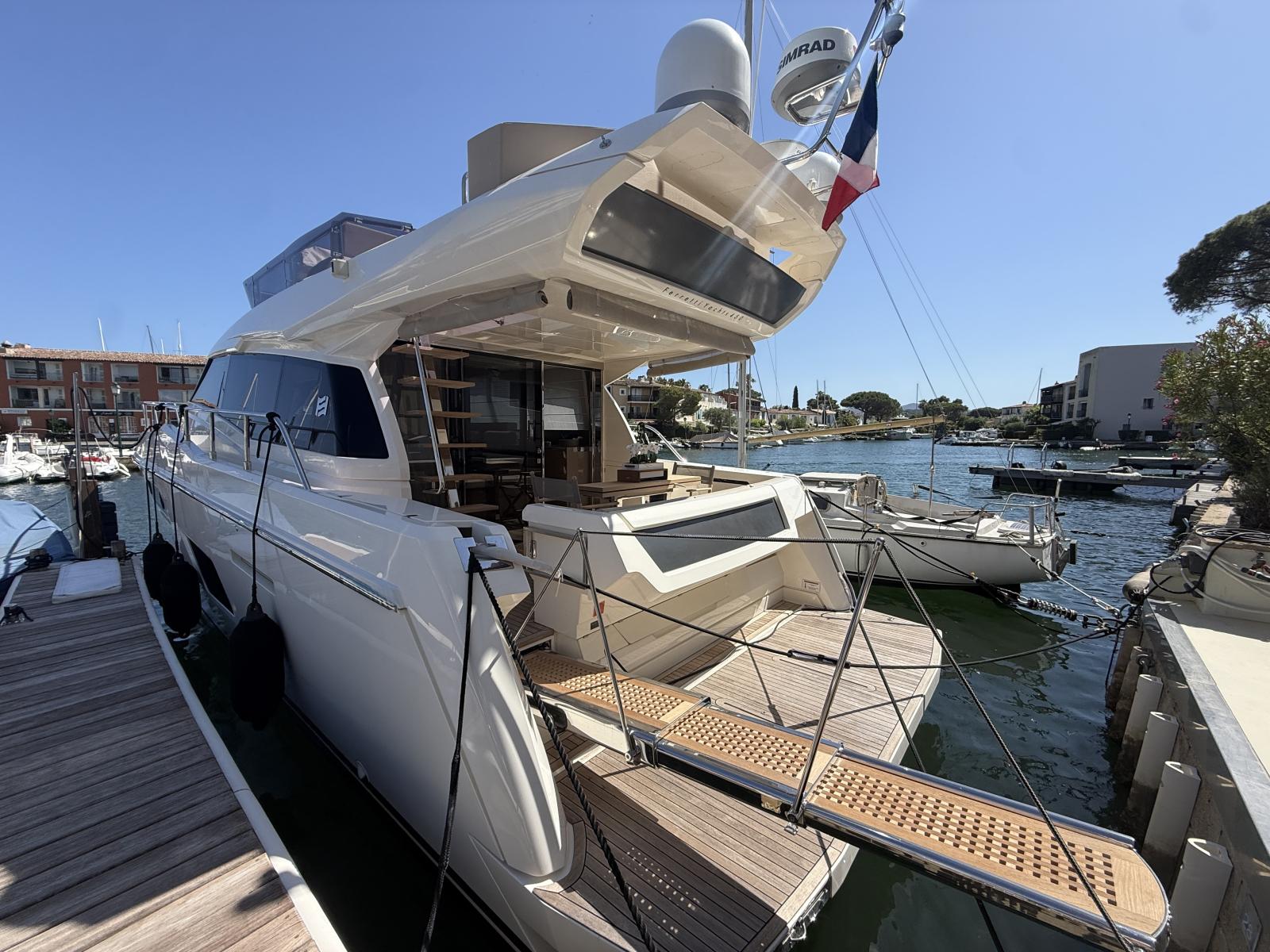 FERRETTI 450